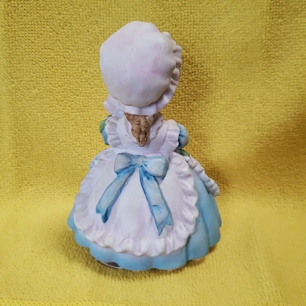 Vintage Porcelain Nursemaid and Baby Revolving Musical Figurine "Brahms Lullaby" - Picture 3 of 7